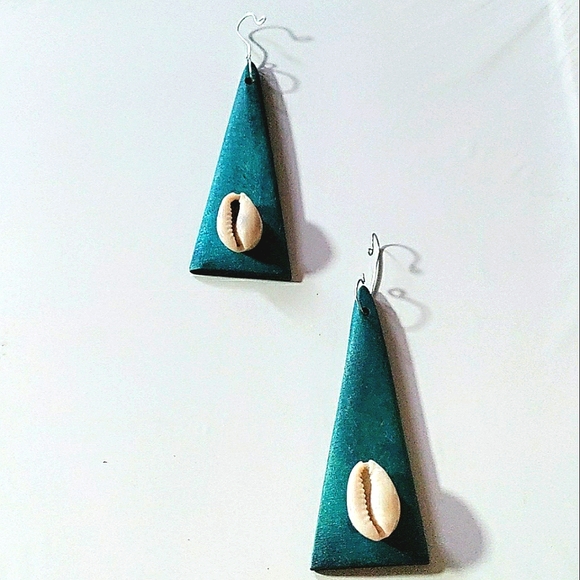HAPPY HOLIDAYS New (2) Handcrafted Wood Ornaments! Genuine Cowries. Unisex Items - Picture 7 of 7